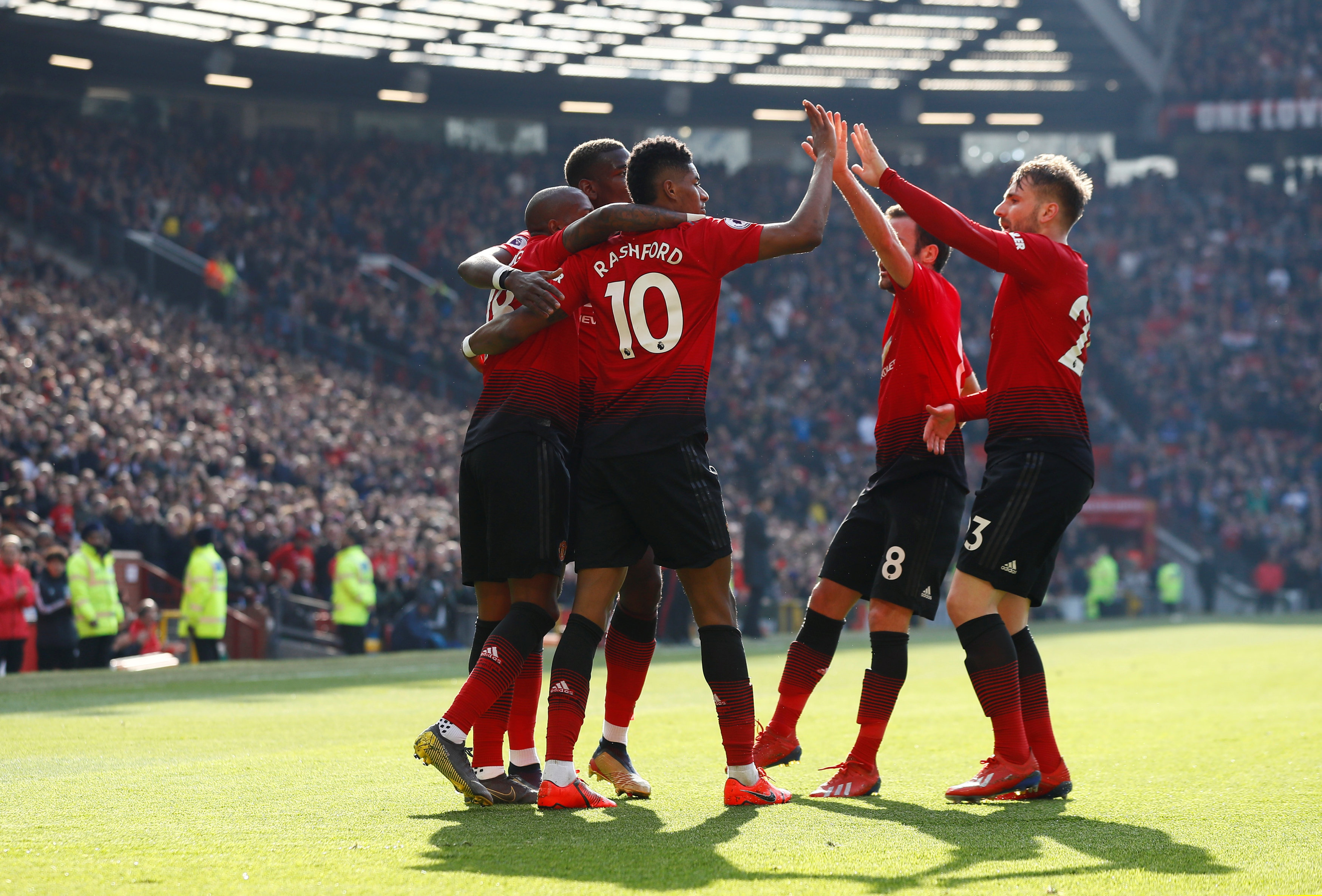 现场报道更 现场报道更