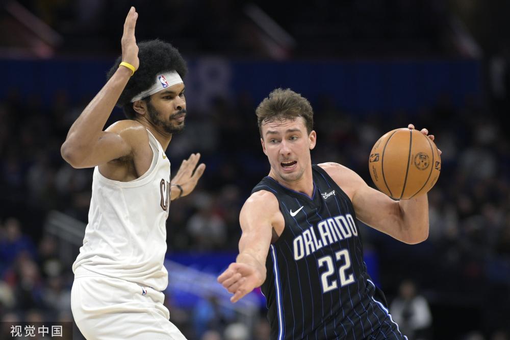 他被贴上 他被贴上